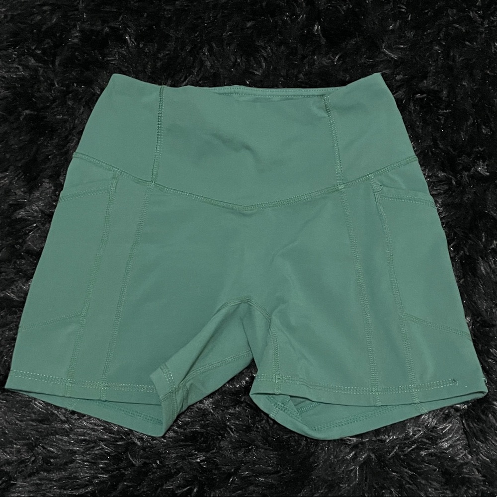 TilYouCollapse Effortless Green pocket shorts